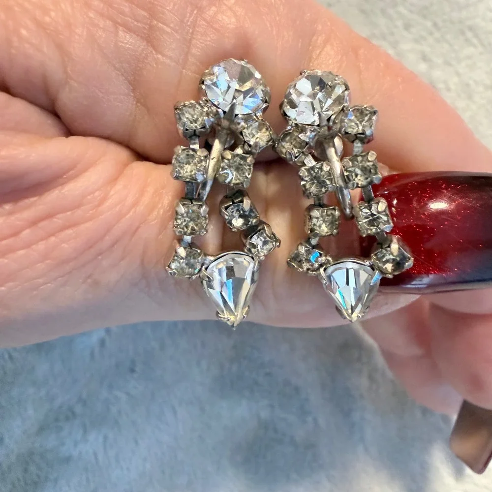Vintage Rhinestone Dangle Screw Back Earrings Clear Crystal‎ Silver Tone